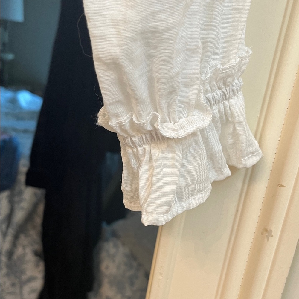 Chic White Ruffle Blouse - Picture 3 of 5